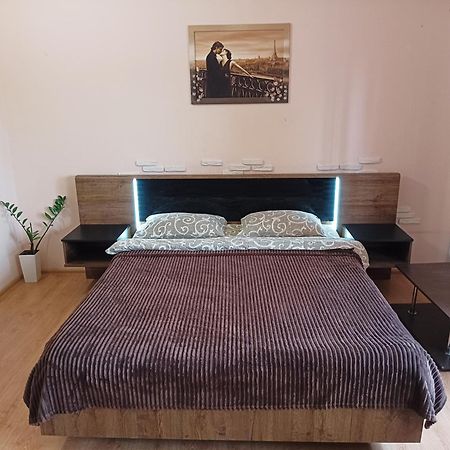 איוונו-פרנקיבסק Studio Apartments In Center New 5 Floor Без Ліфту חדר תמונה