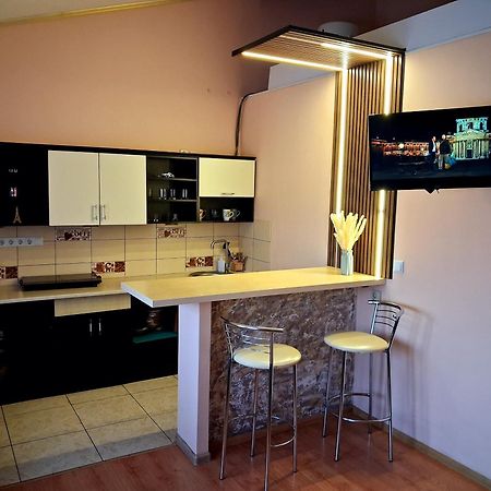 איוונו-פרנקיבסק Studio Apartments In Center New 5 Floor Без Ліфту מראה חיצוני תמונה