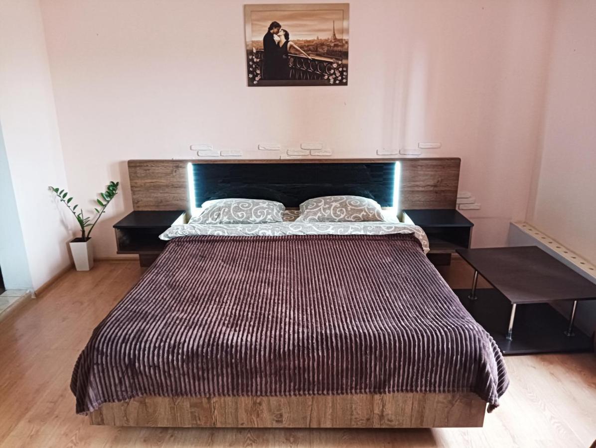 איוונו-פרנקיבסק Studio Apartments In Center New 5 Floor Без Ліфту מראה חיצוני תמונה